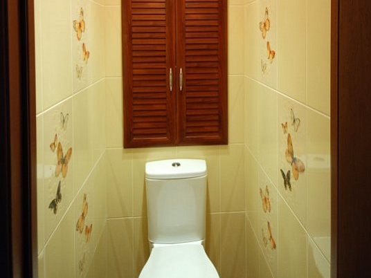 Ремонт туалета в желтых тонах (бабочки)